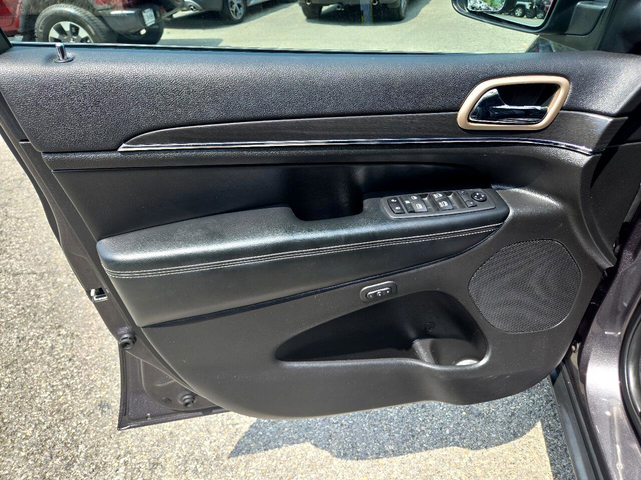 Used 2017 Jeep Grand Cherokee Limited image 9