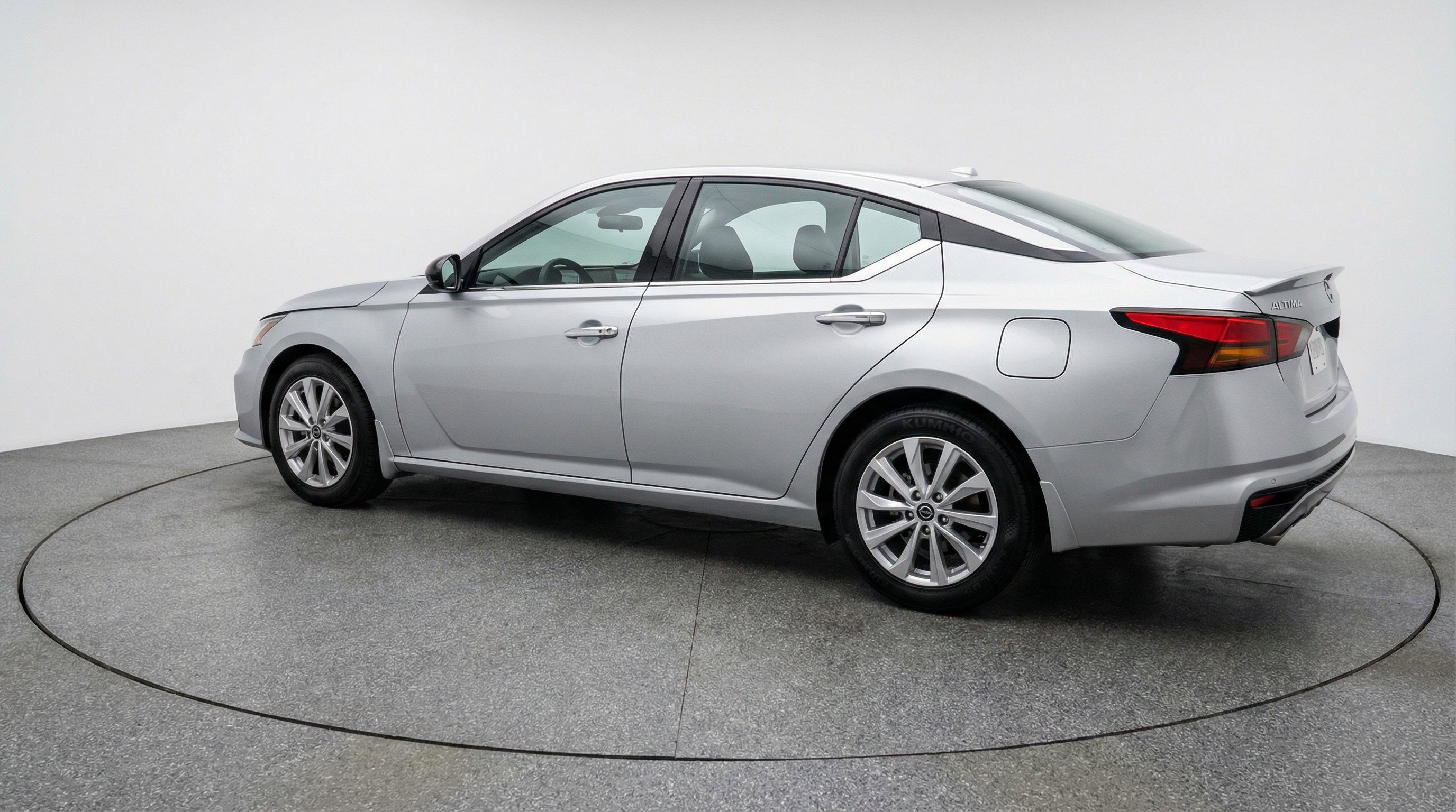Used 2025 Nissan Altima 2.5 SV image 6