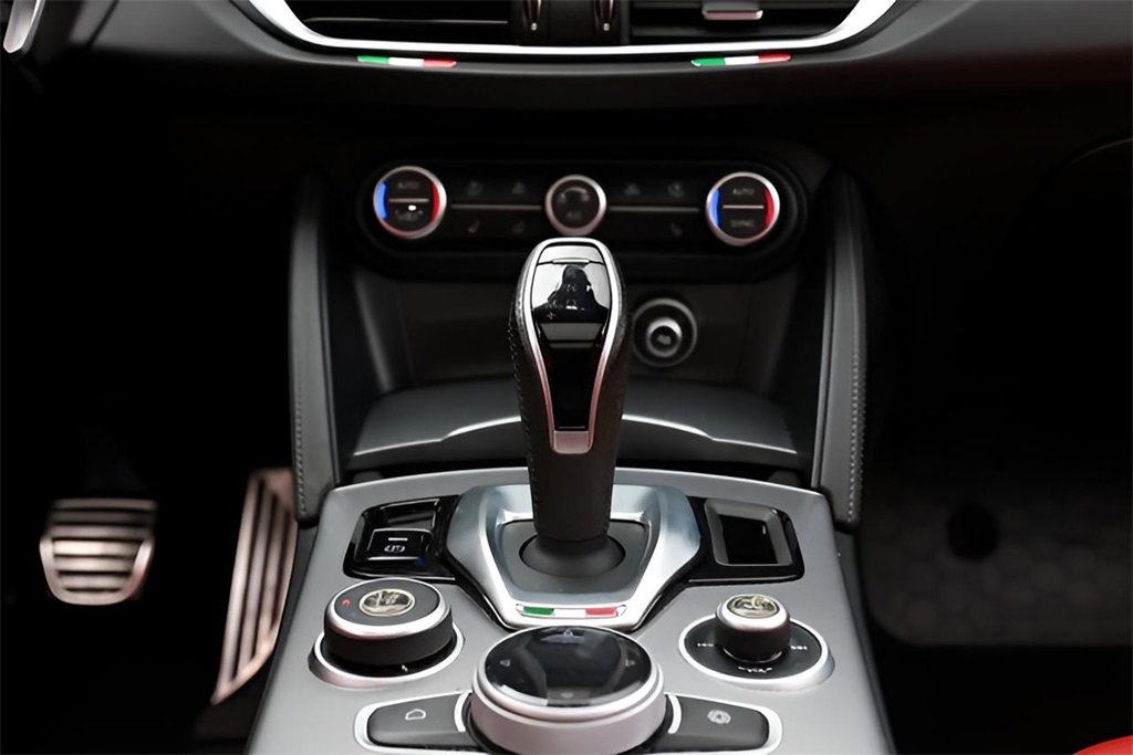 Used 2023 Alfa Romeo Stelvio Veloce image 44