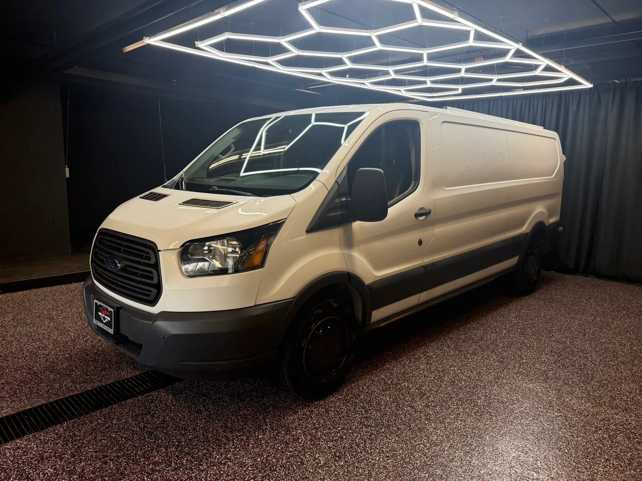 Used 2018 Ford Transit 250 148 Low Roof RWD image 3