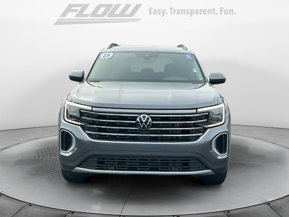 Certified 2025 Volkswagen Atlas SE FWD image 3