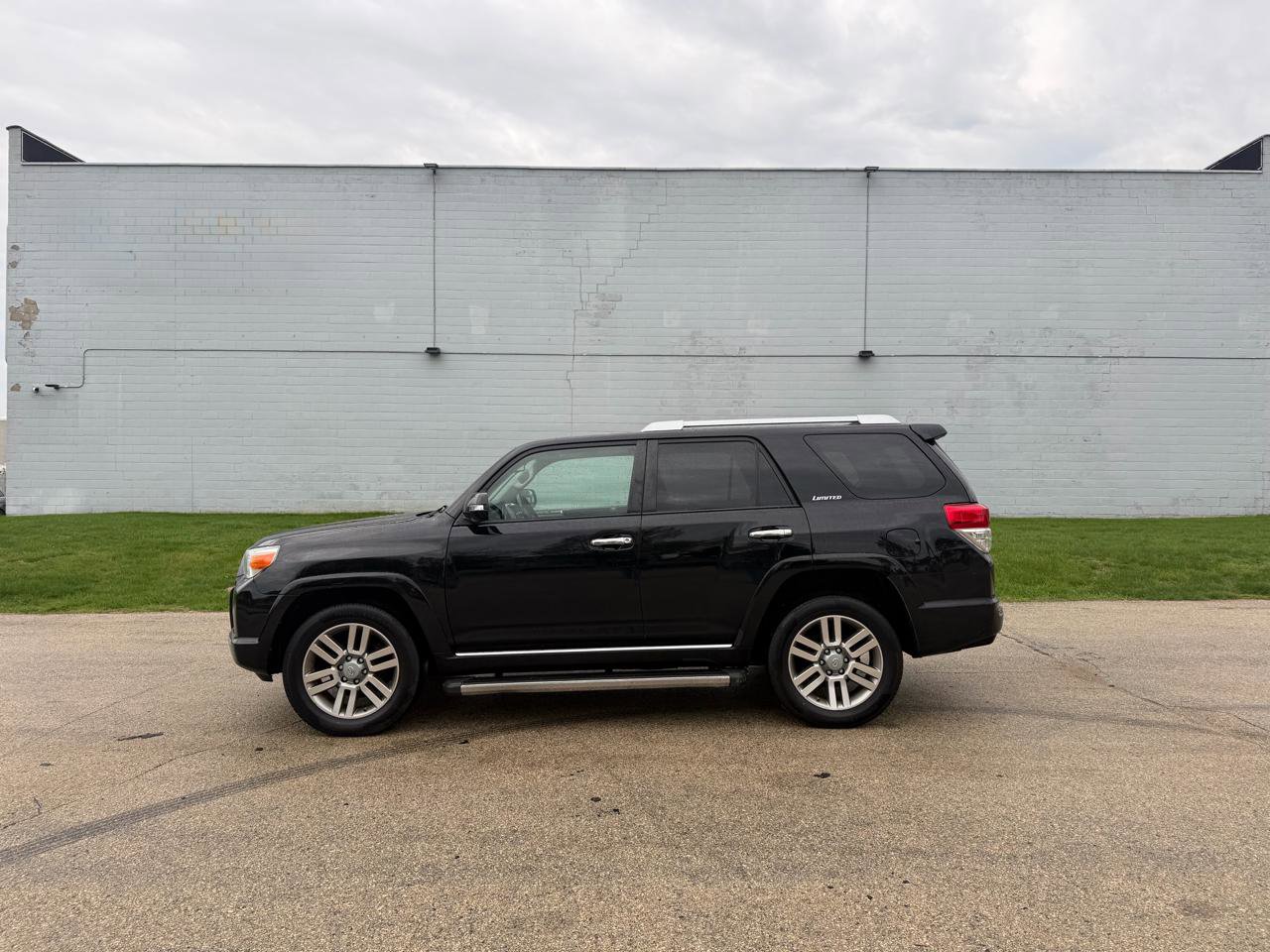 Used 2011 Toyota 4Runner Limited AWD/4WD image 4