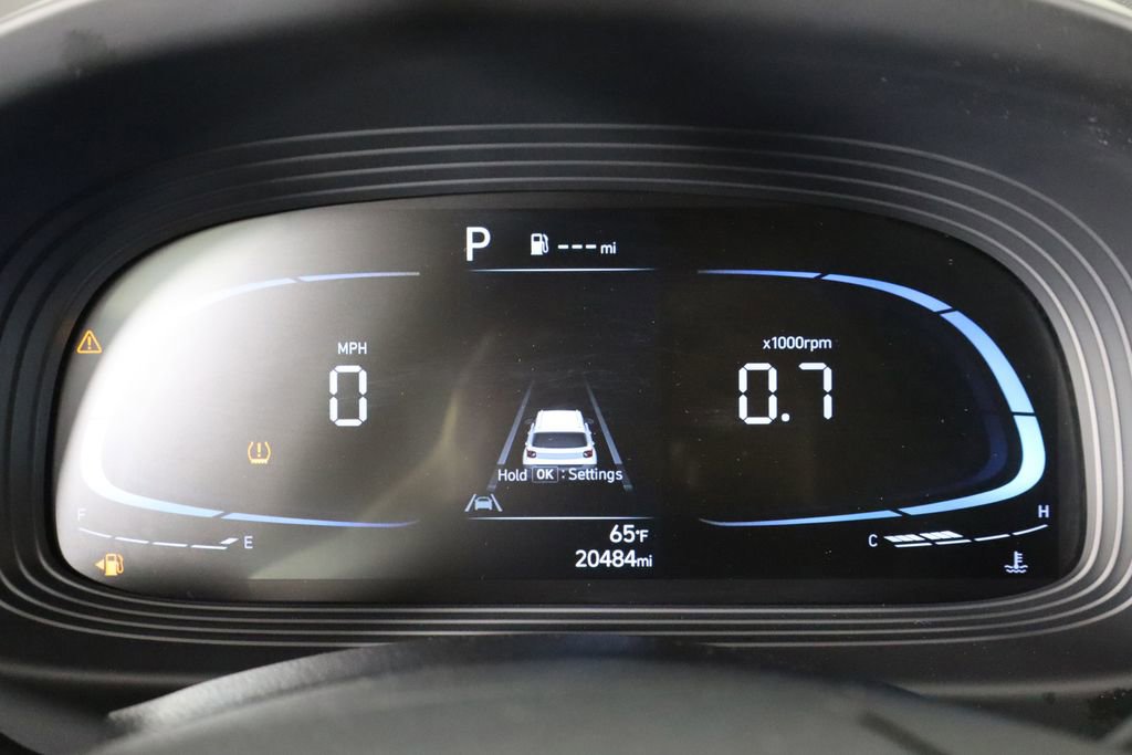 Used 2025 Hyundai Venue SEL FWD image 11
