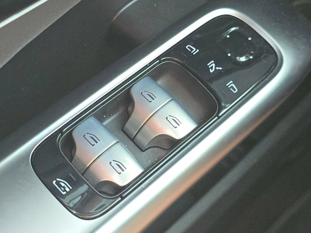 Used 2025 Mercedes-Benz C 300 4MATIC Sedan image 27