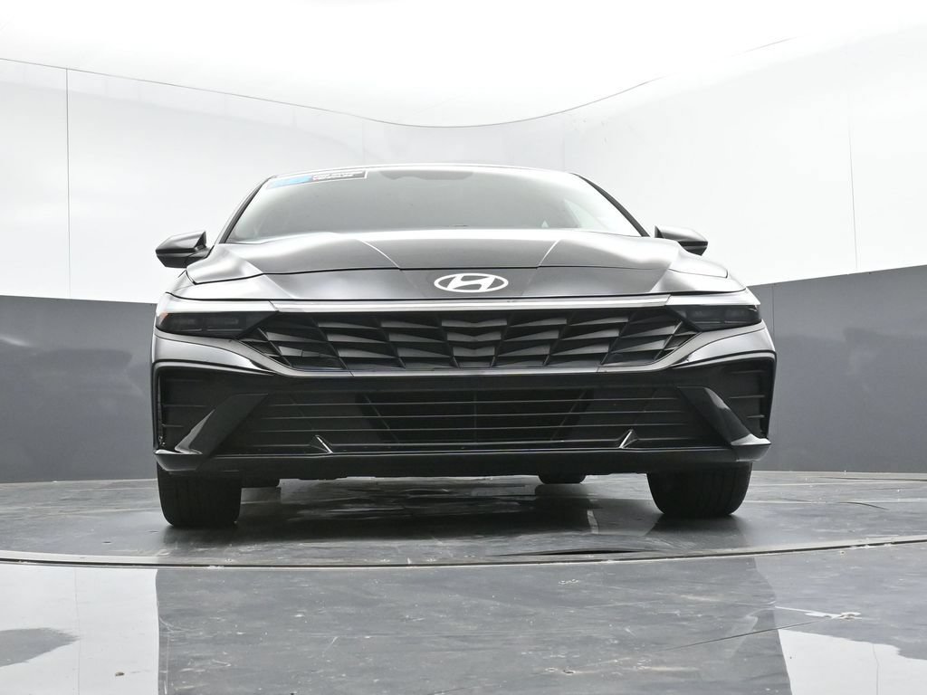 Certified 2025 Hyundai Elantra Sport FWD image 46