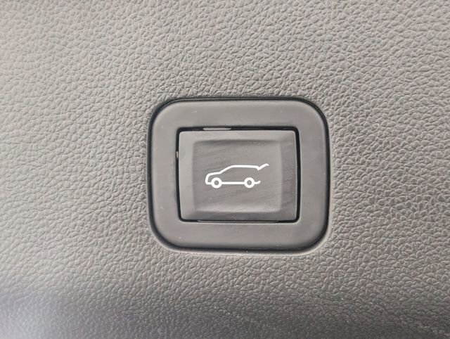 Certified 2025 Chevrolet Suburban Z71 image 32