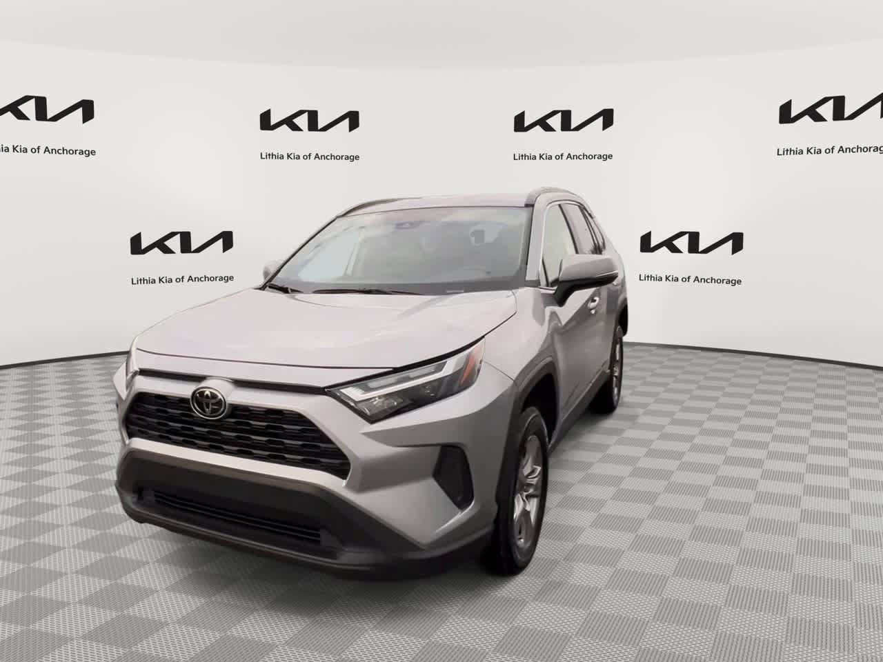 Used 2025 Toyota RAV4 XLE AWD/4WD image 3
