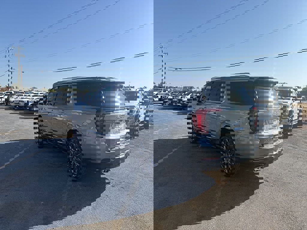 Used 2025 GMC Yukon XL Denali Ultimate image 3