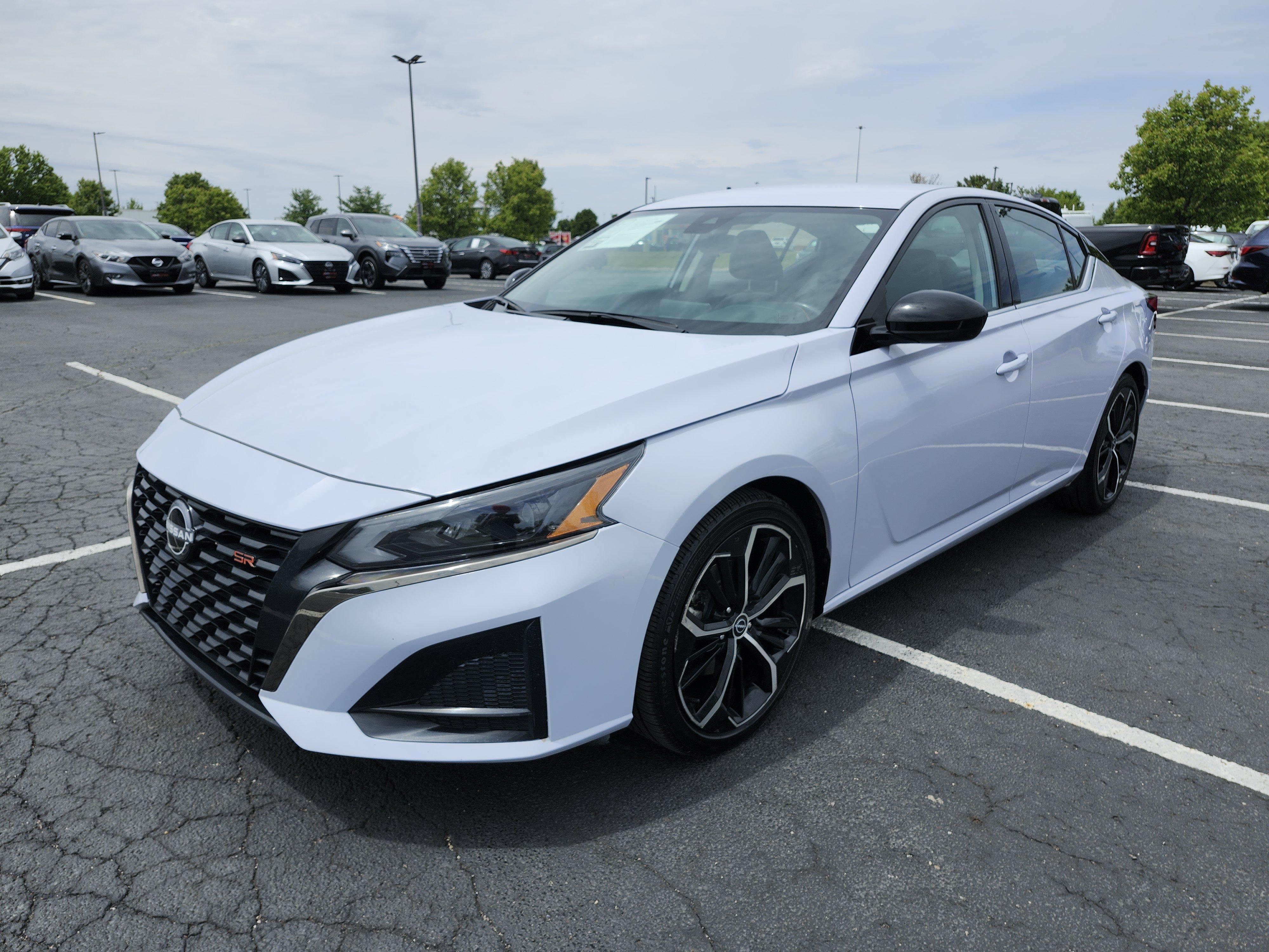 Used 2024 Nissan Altima 2.5 SR FWD image 12