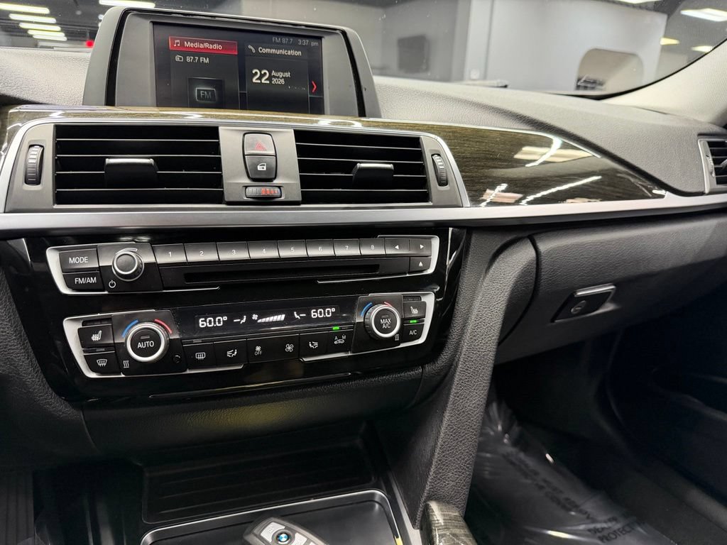 Used 2018 BMW 320i Sedan RWD image 25