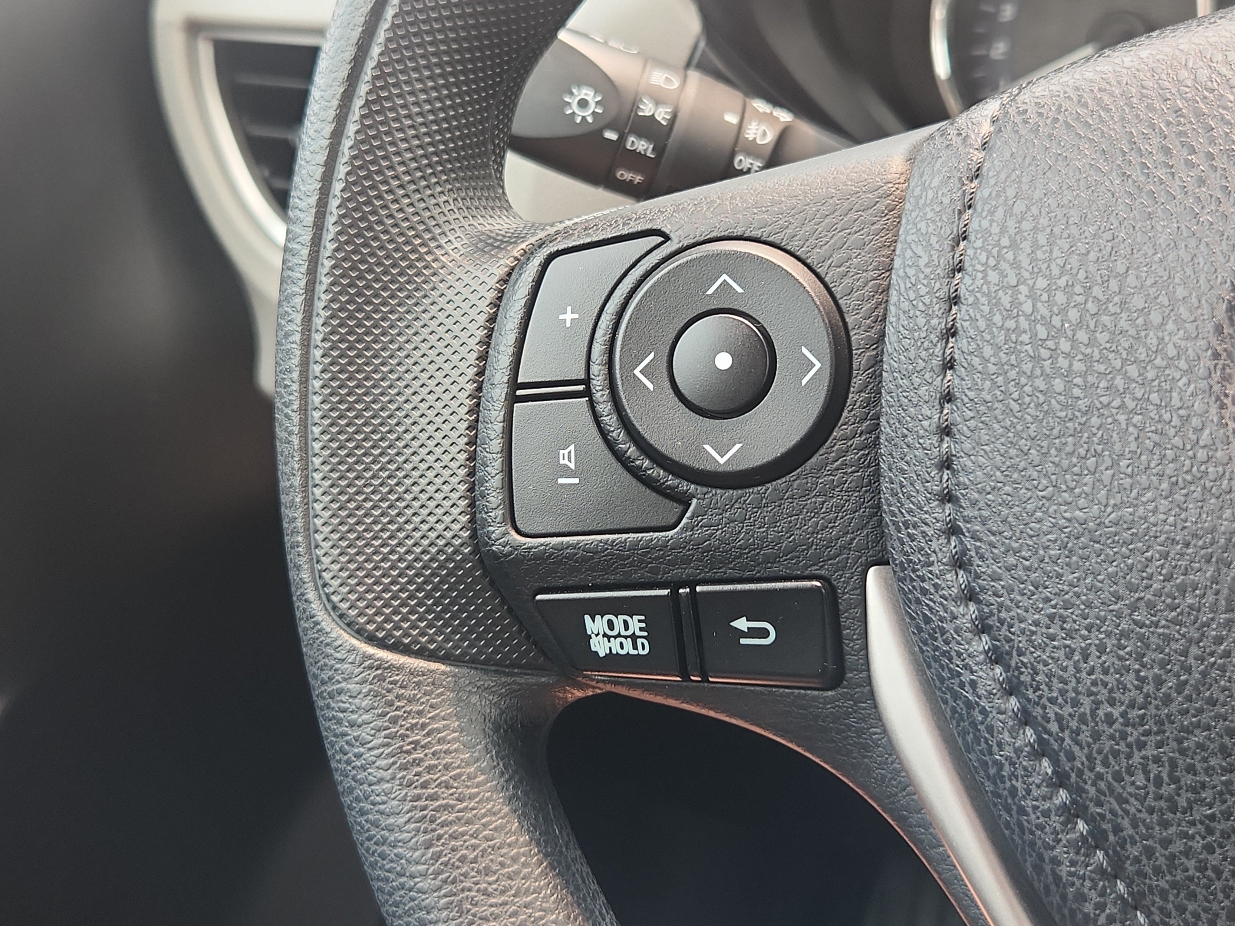 Used 2016 Toyota Corolla LE FWD image 19