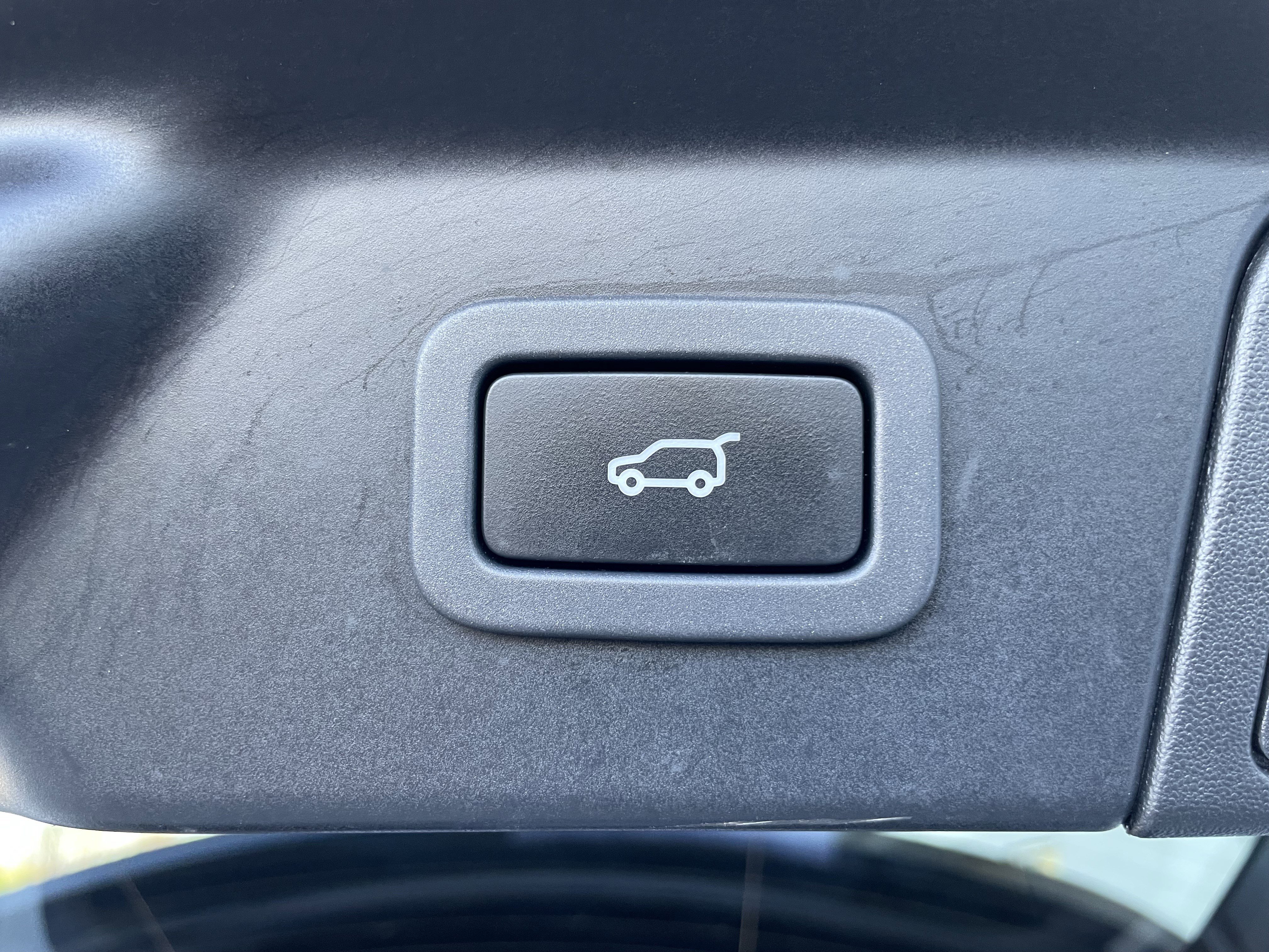 Used 2019 Land Rover Range Rover Velar S image 37