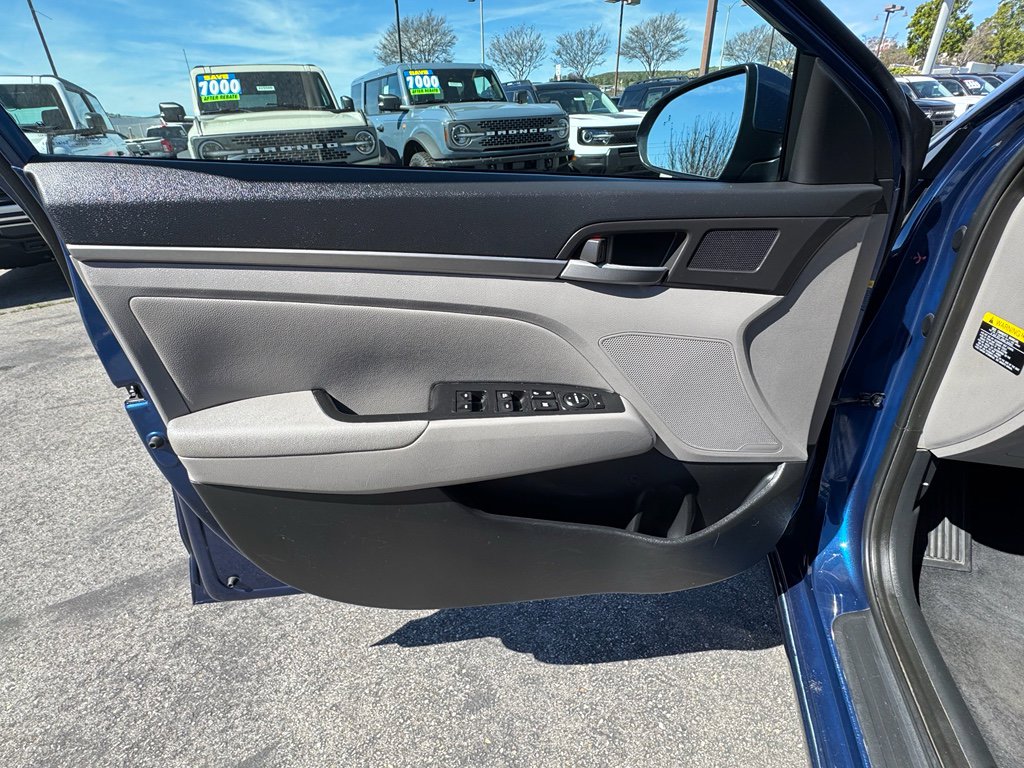 Used 2017 Hyundai Elantra Limited image 19