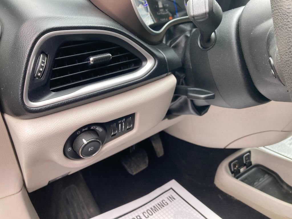 Used 2017 Chrysler Pacifica Touring Plus w/ Tire & Wheel Group image 19