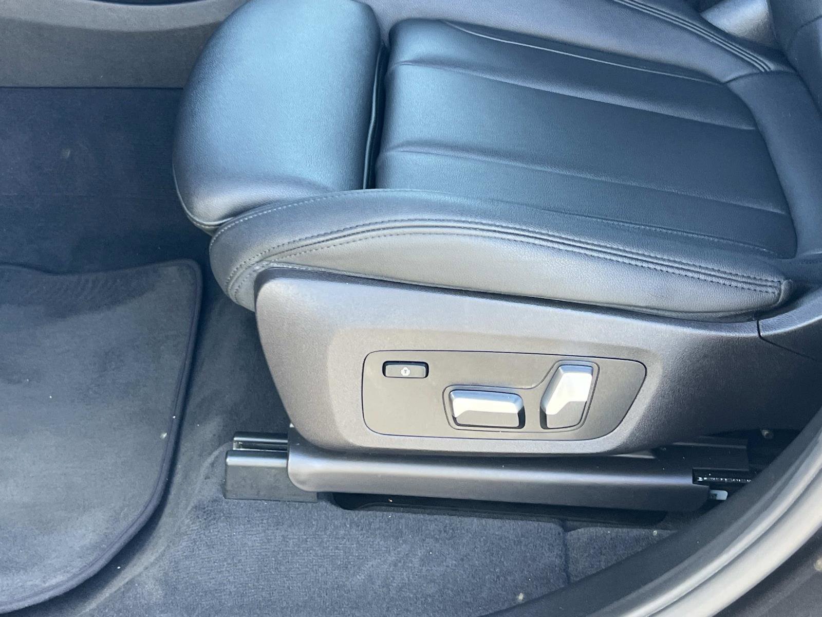 Used 2019 BMW X3 sDrive30i w/ Driving Assistance Package image 17