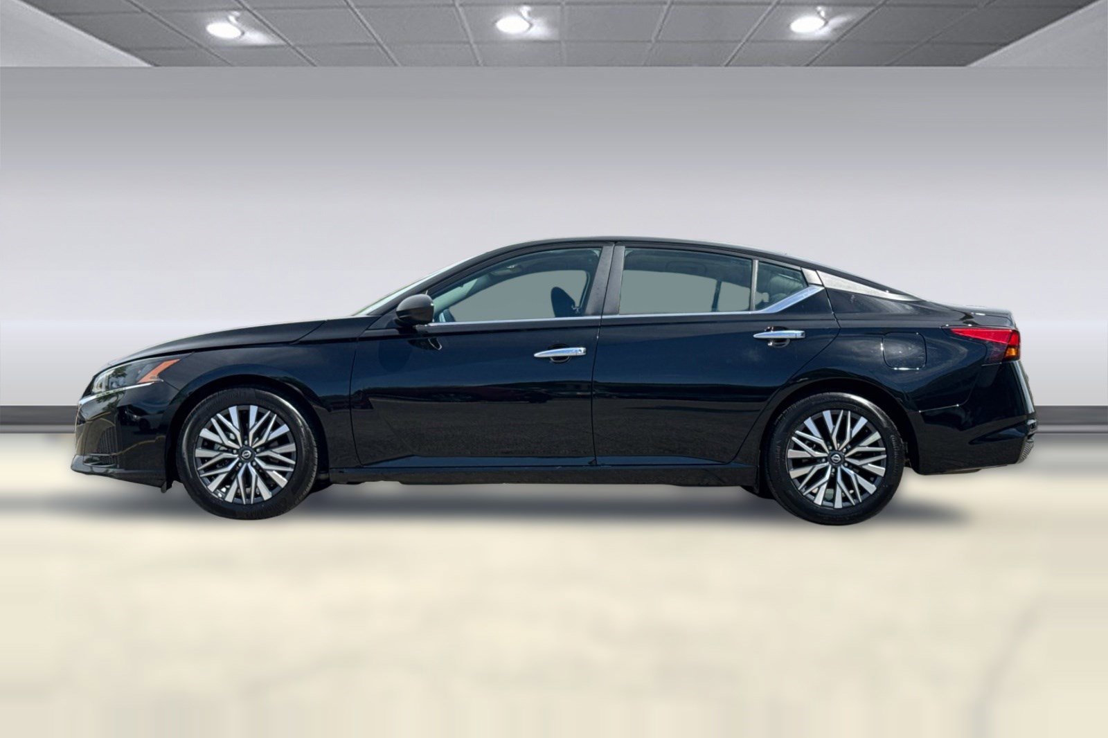 Used 2025 Nissan Altima 2.5 SV image 6