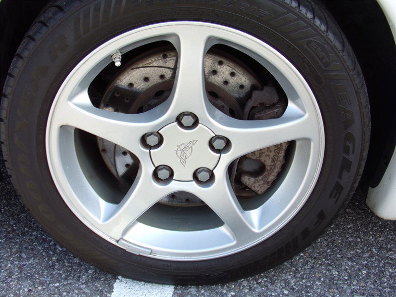 Used 2000 Chevrolet Corvette Coupe w/ Roof Pkg RWD image 42