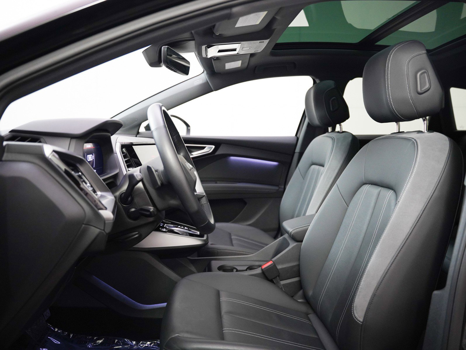 Used 2024 Audi Q4 e-tron Premium Plus image 4