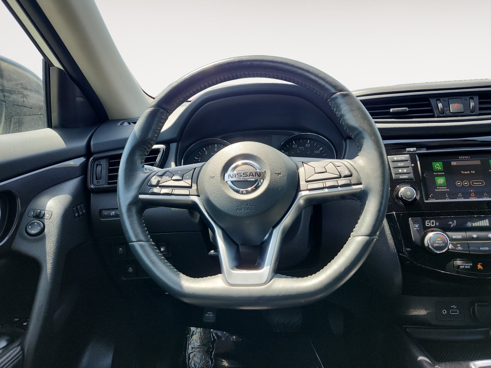 Used 2018 Nissan Rogue SV w/ Premium Package FWD image 12