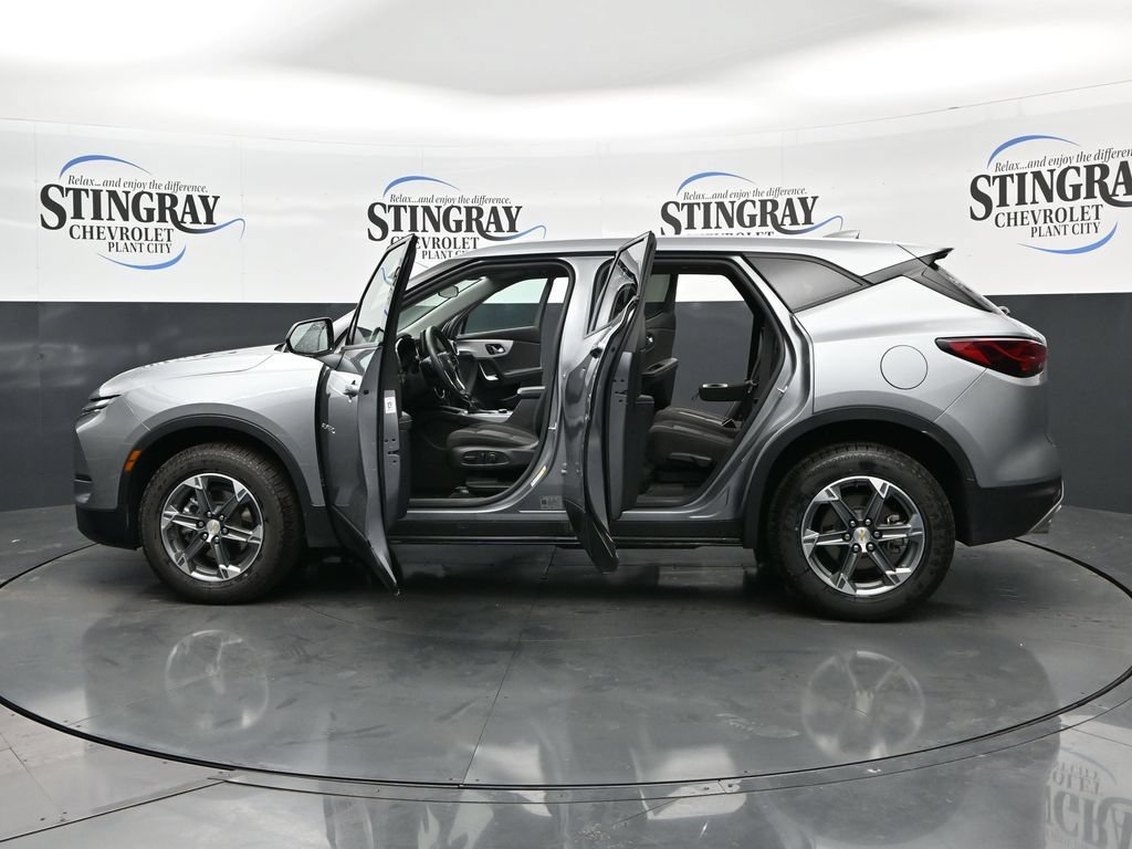 Used 2025 Chevrolet Blazer LT FWD image 37