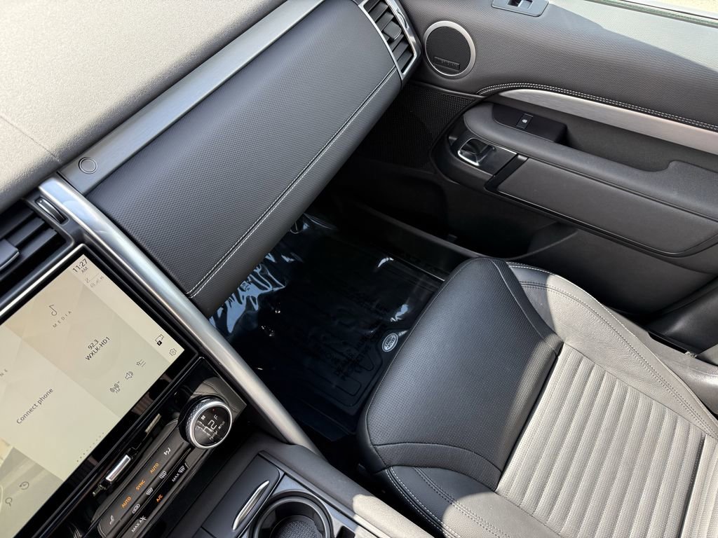 Used 2024 Land Rover Discovery Dynamic SE image 34
