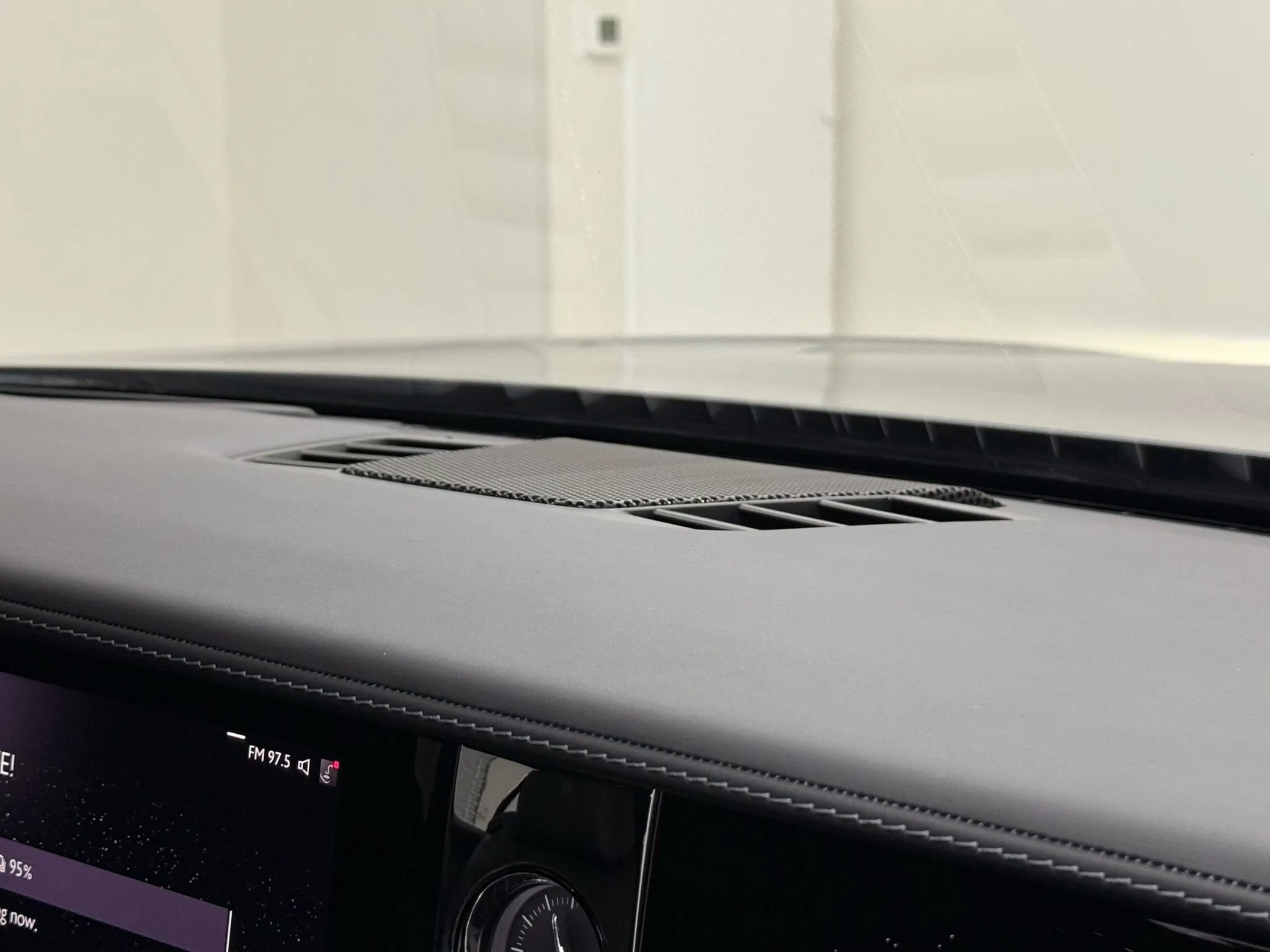 Used 2025 Rolls-Royce Spectre image 35