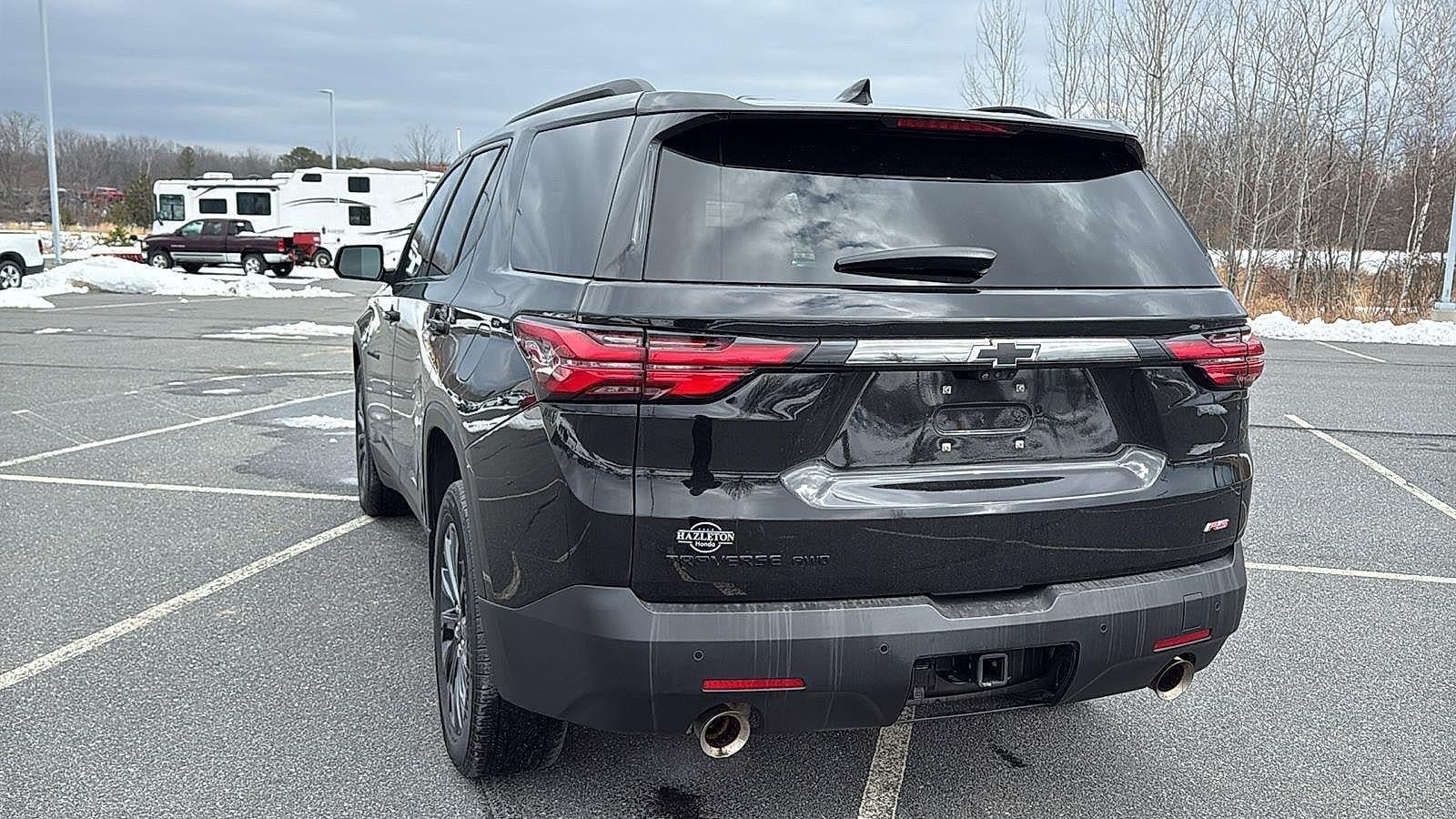 Used 2023 Chevrolet Traverse RS w/ LPO, Cargo Package AWD/4WD image 8