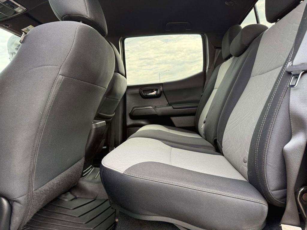 Used 2021 Toyota Tacoma TRD Off-Road image 23