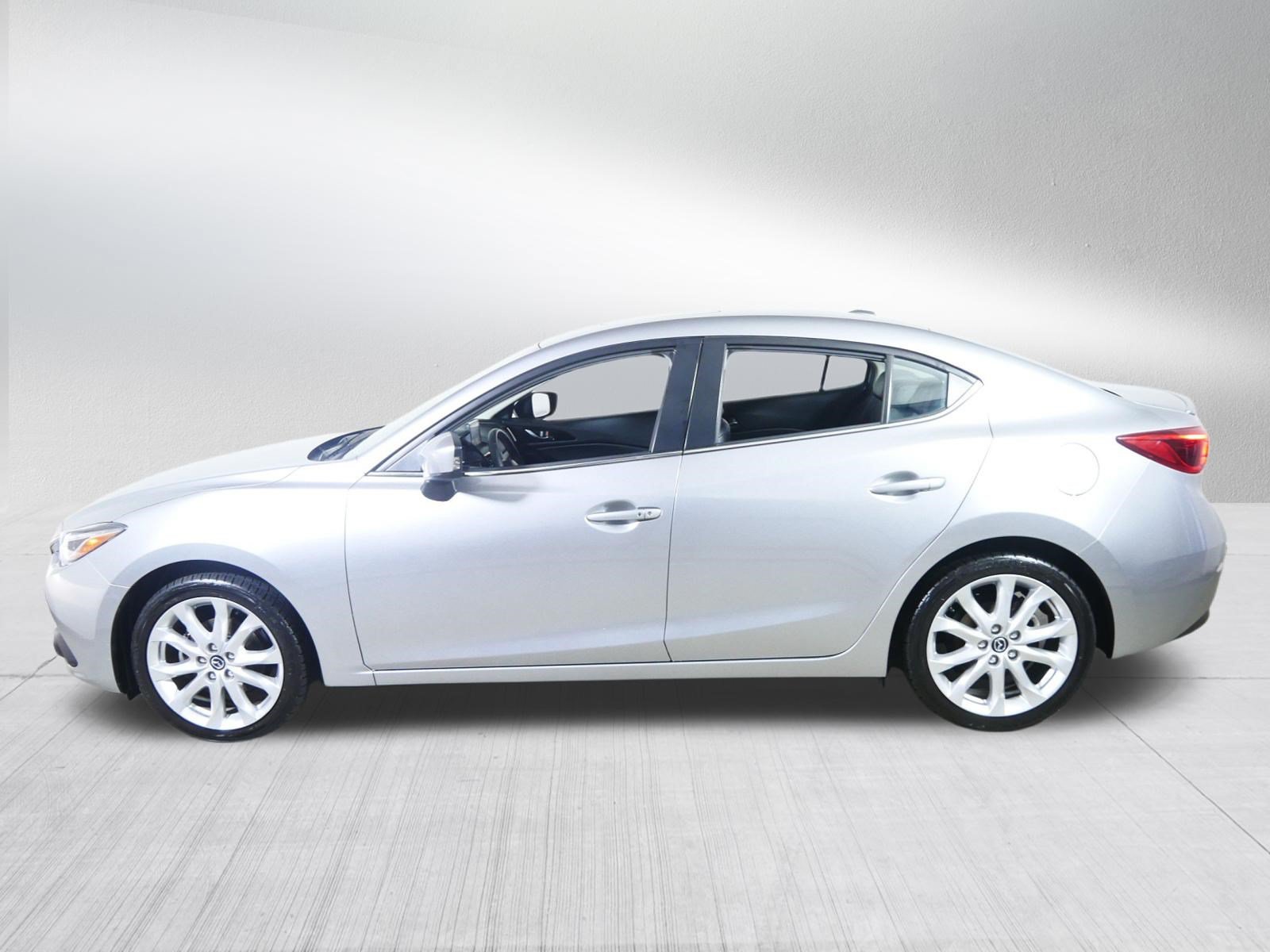 Used 2016 MAZDA MAZDA3 s Grand Touring w/ Technology Package FWD image 4