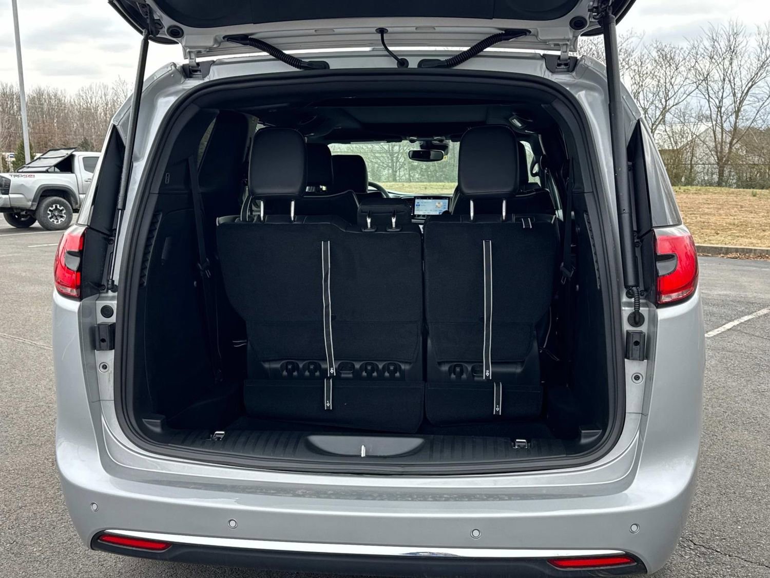 New 2026 Chrysler Pacifica Limited FWD image 13