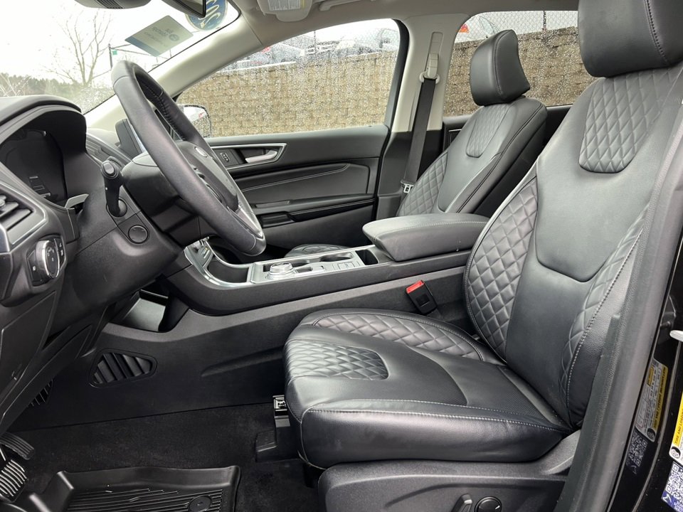 Used 2024 Ford Edge Titanium w/ Equipment Group 301A image 3