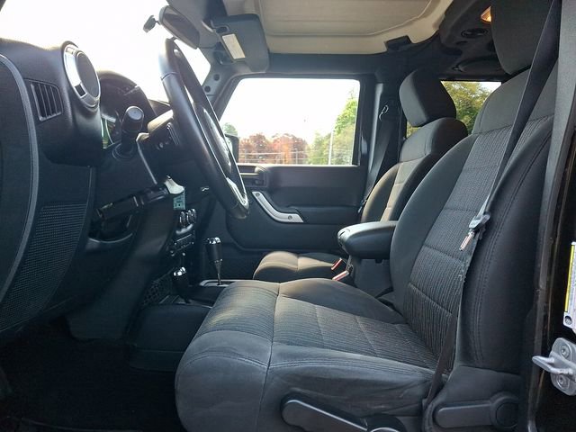 Used 2011 Jeep Wrangler Unlimited Sahara w/ Dual Top Group AWD/4WD image 14