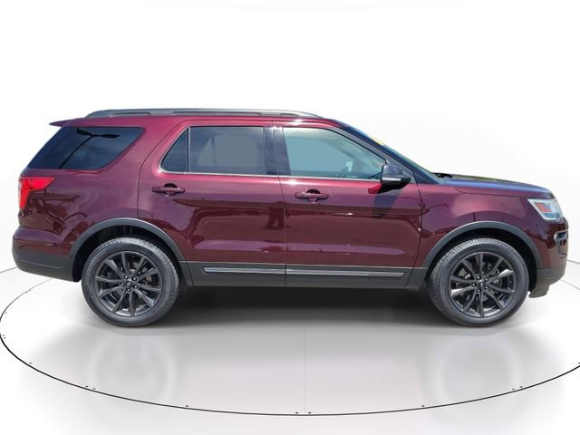 Used 2018 Ford Explorer XLT w/ Equipment Group 202A AWD/4WD image 8
