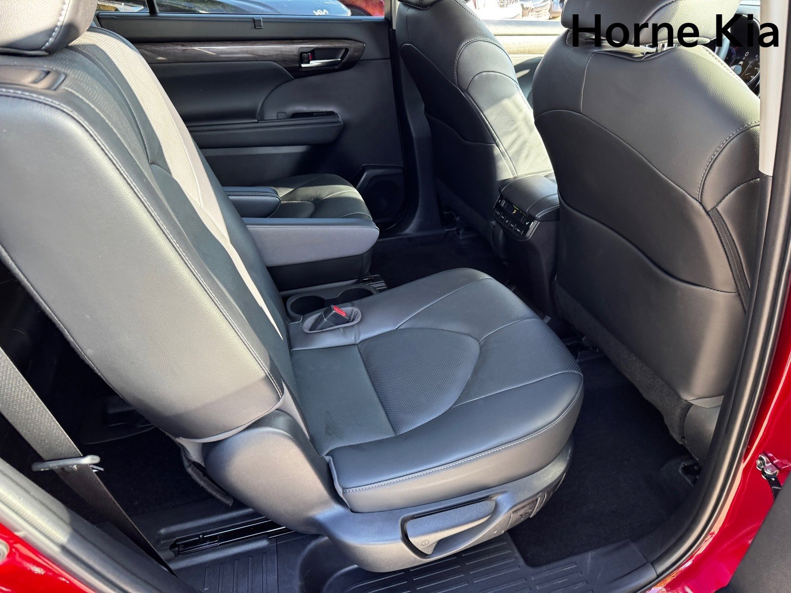 Used 2023 Toyota Highlander Platinum image 26