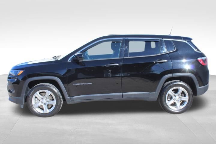 Used 2024 Jeep Compass Sport image 4