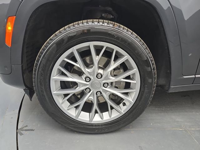 Used 2022 Jeep Grand Cherokee Summit w/ Advanced Protech Group IV AWD/4WD image 15