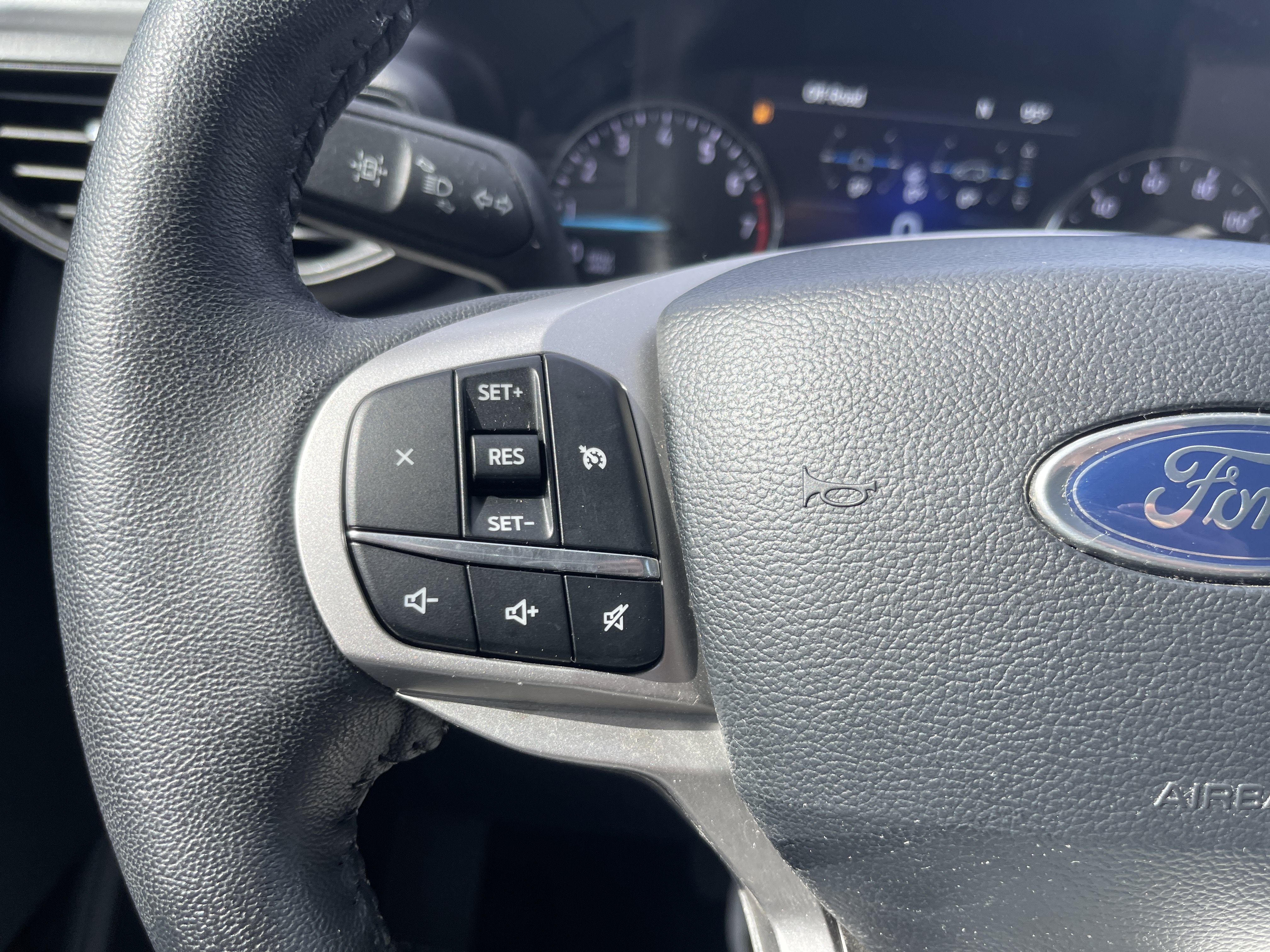 Used 2024 Ford Explorer XLT RWD image 19