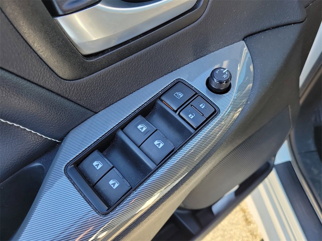 Used 2017 Toyota Sienna SE image 19