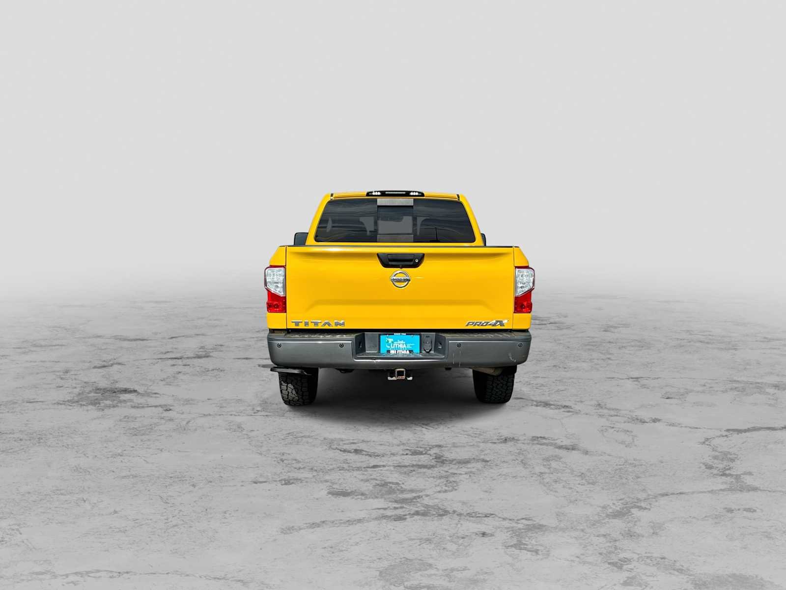 Used 2017 Nissan Titan S image 7