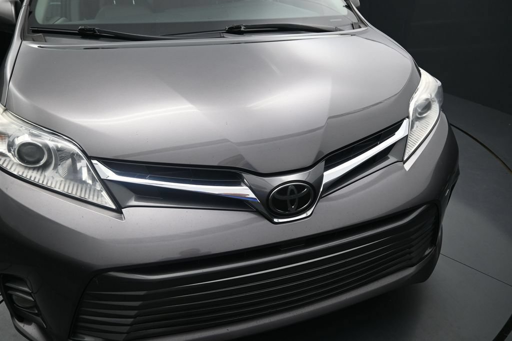 Used 2018 Toyota Sienna XLE w/ XLE Navigation Package FWD image 21
