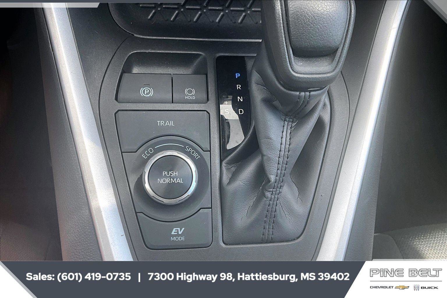 Used 2025 Toyota RAV4 XLE AWD/4WD image 23