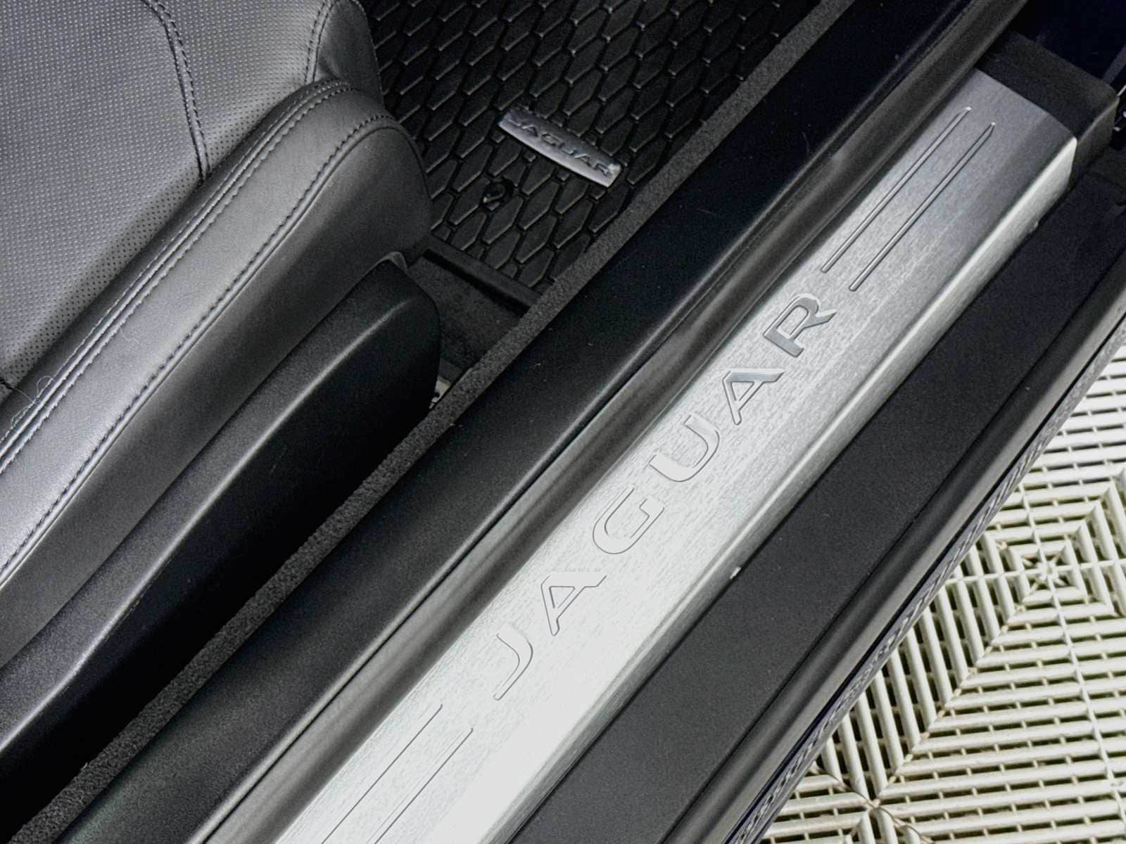 Used 2024 Jaguar F-TYPE R-Dynamic RWD image 26