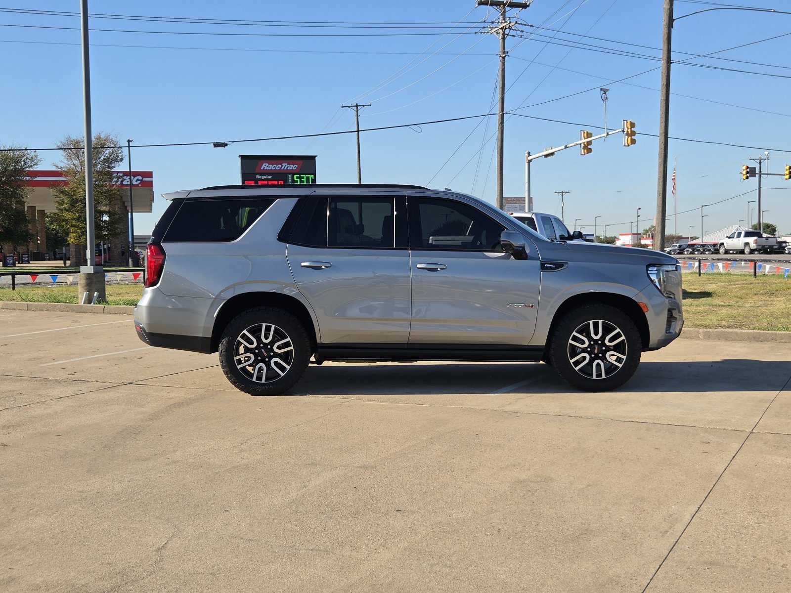 Used 2024 GMC Yukon AT4 AWD/4WD image 7