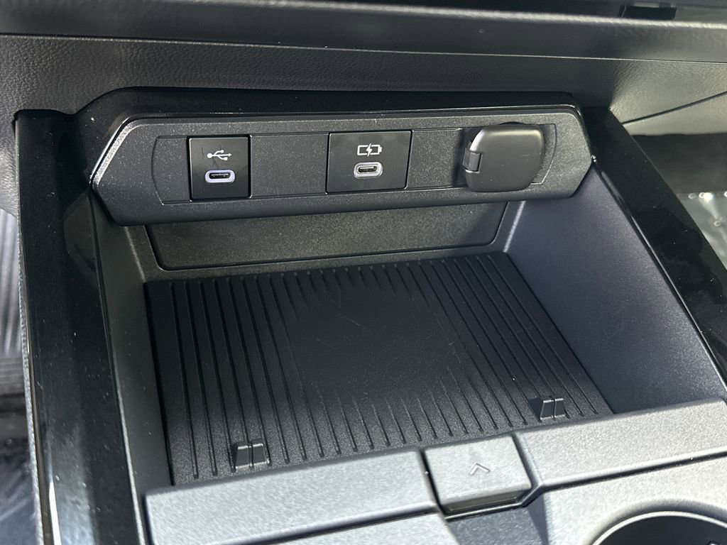 Used 2025 Toyota Prius LE FWD image 28