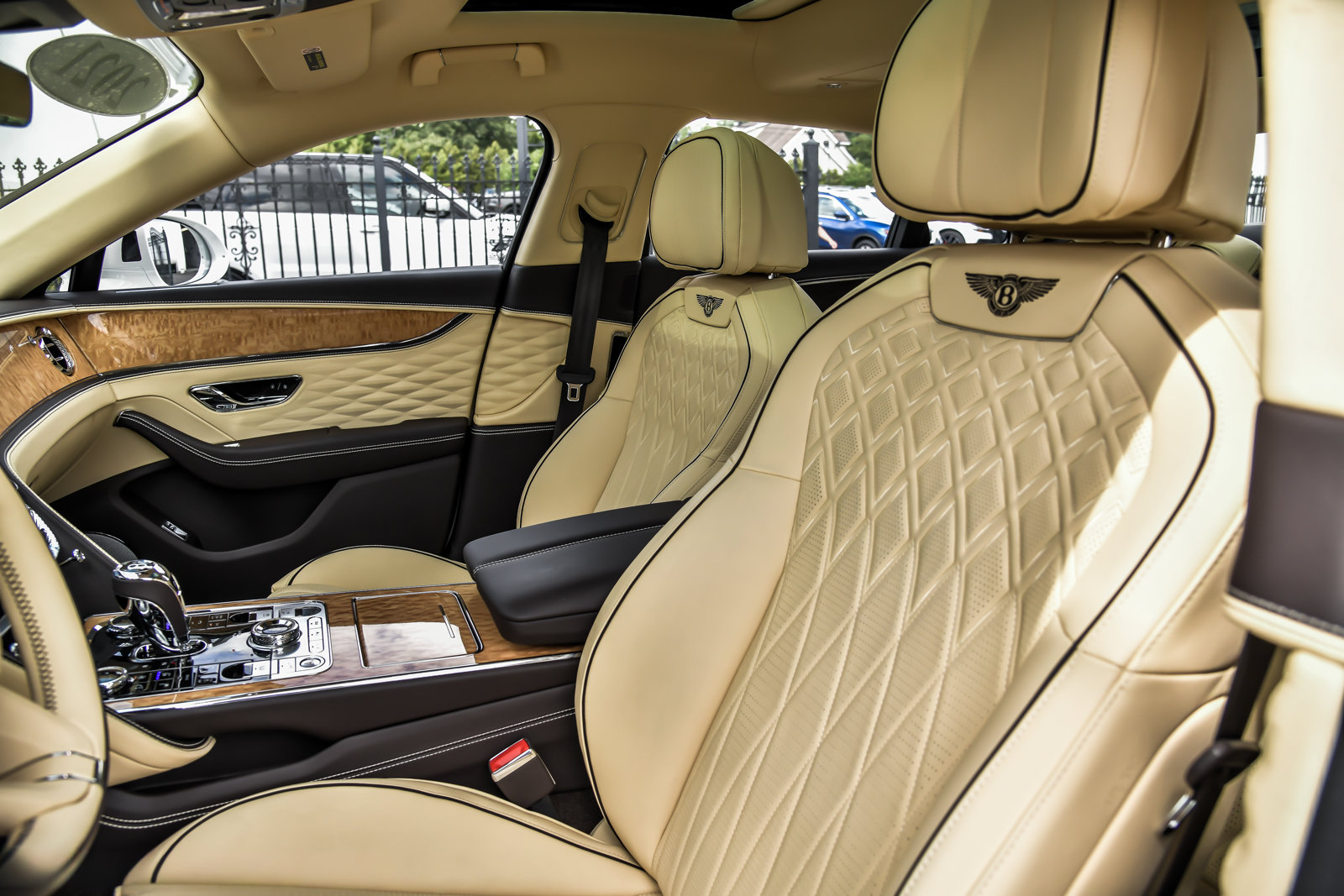 Certified 2021 Bentley Flying Spur V8 AWD/4WD image 27