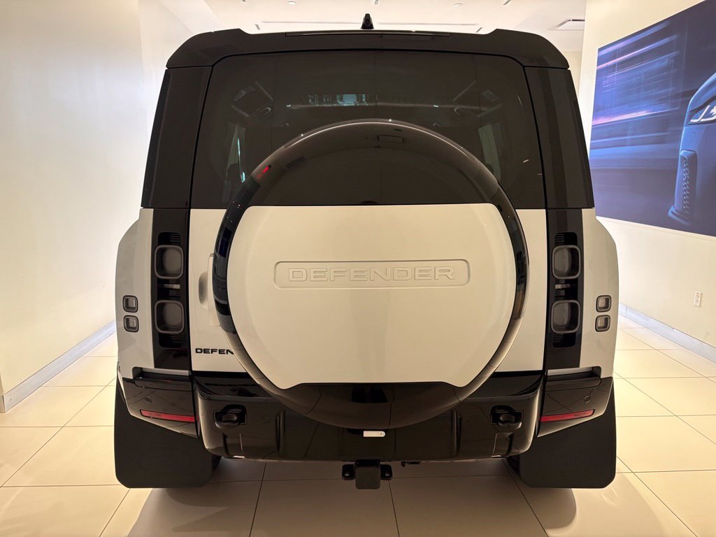 Used 2024 Land Rover Defender 110 X AWD/4WD image 3