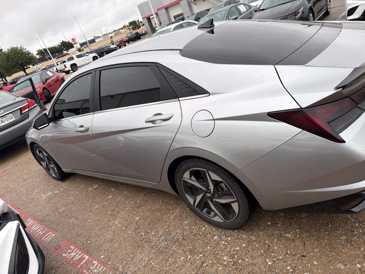 Used 2021 Hyundai Elantra Limited w/ Cargo Package FWD image 4