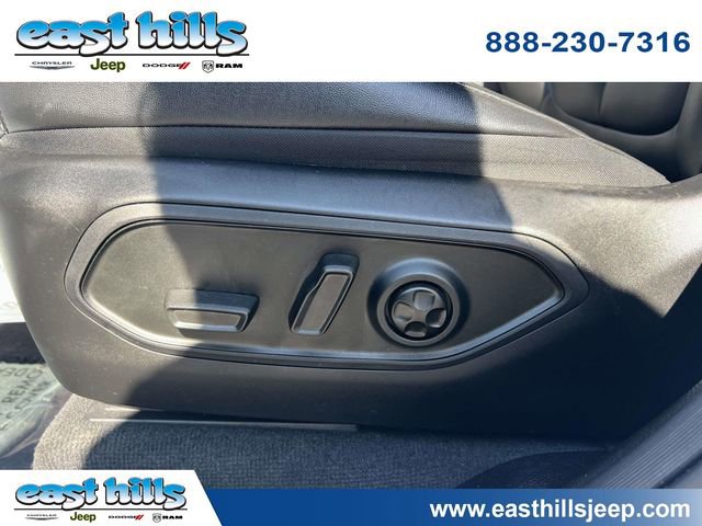 Used 2023 Jeep Grand Cherokee Limited w/ Black Appearance Package image 23