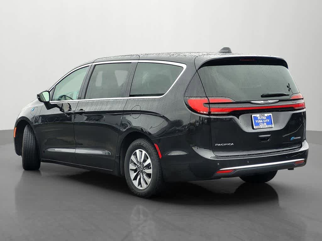 Used 2023 Chrysler Pacifica Touring-L FWD image 4
