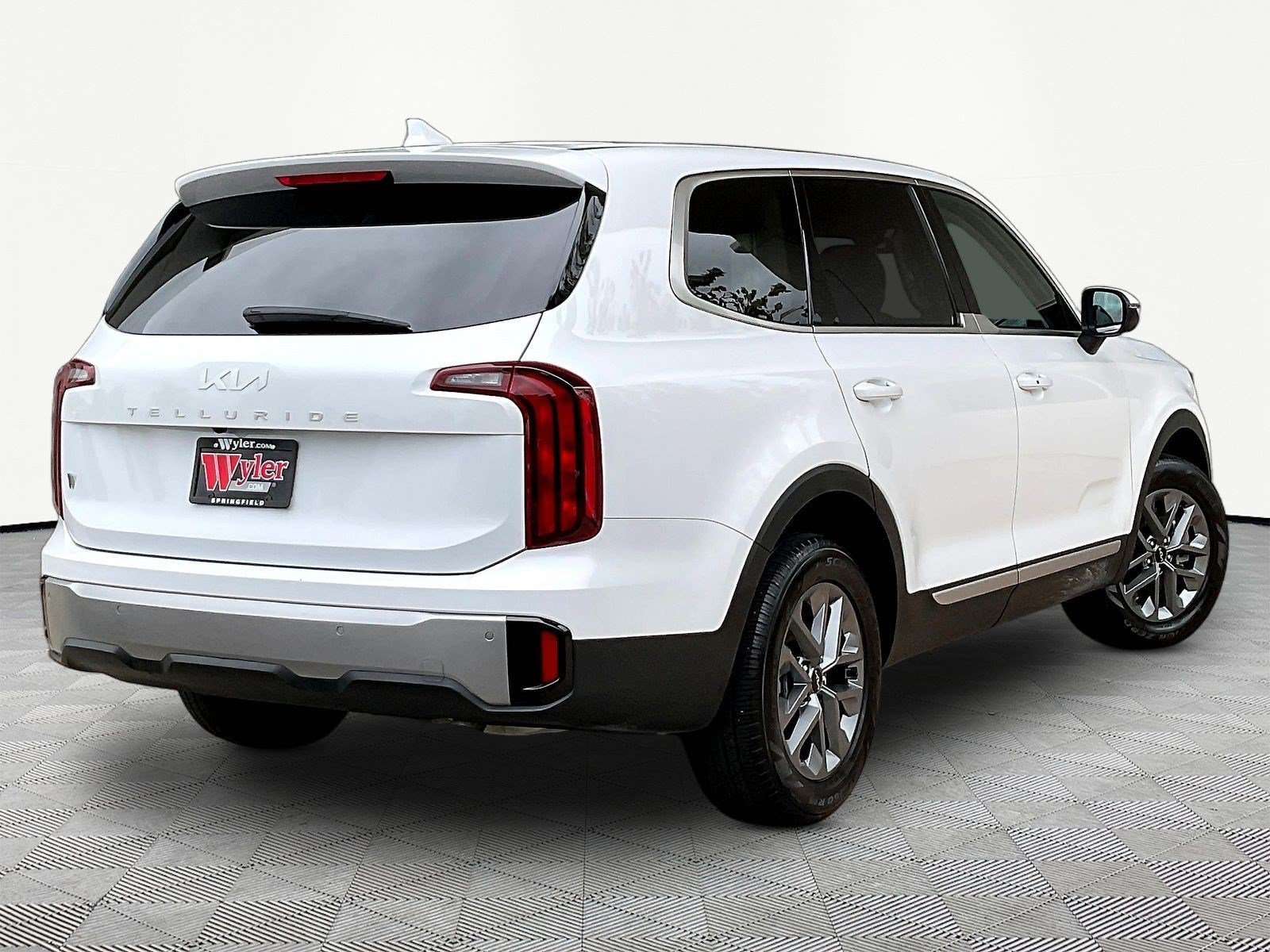 Used 2025 Kia Telluride LX FWD image 6
